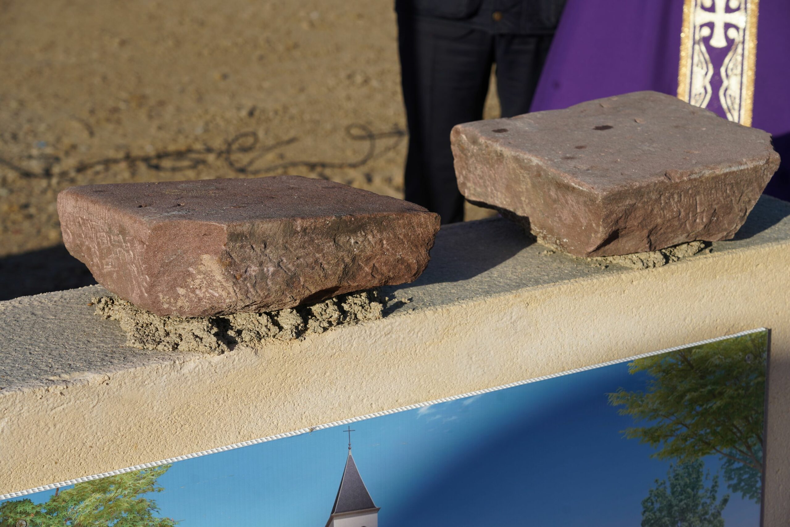 Premières pierres Saint-Colomban